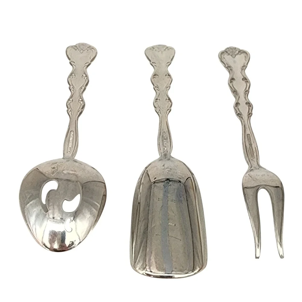 International‎ Silver CompanyServing Set Pierced Spoon Fork Server Interlude Box